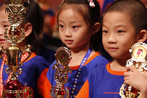 【央视网】东方金子塔精英小选手名动京城