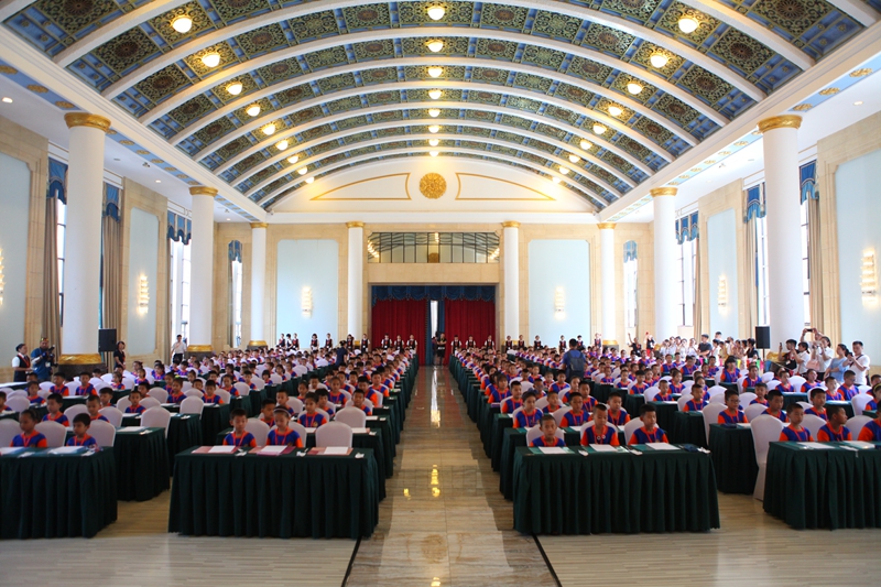 中国网报道：两千儿童同场PK珠心算打开“天才按钮”