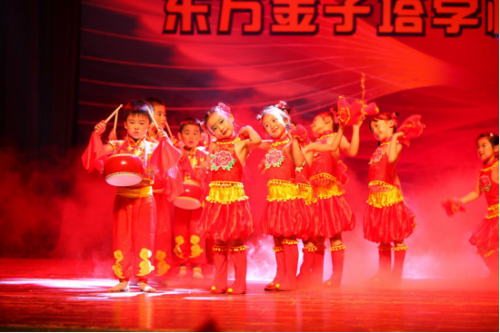 东方金子塔:千名学前班萌娃献“艺”毕业季  1.png